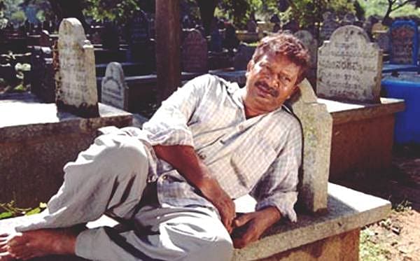 <b>ಸಂಕೇತ್ ಕಾಶಿ</b><br><br>ಕನ್ನಡ ಚಿತ್ರರಂಗದ ಪ್ರಮುಖ ಹಾಸ್ಯ ನಟರದಲ್ಲಿ ಒಬ್ಬರಾಗಿದ್ದ ಸಂಕೇತ್ ಕಾಶಿ ಅವರು ಹೃದಯ ಸಂಬಂಧಿ ಕಾಯಿಲೆಯಿಂದಾಗಿ ಆಗಸ್ಟ್ 6 ರಂದು ಸಾವನ್ನಪ್ಪಿದ್ದರು. ಸಂಕೇತ್ ಅವರಿಗೆ 60 ವರ್ಷ ವಯಸ್ಸಾಗಿತ್ತು. <br>