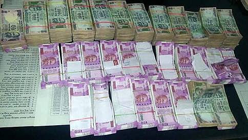 2,000 ರು ಹೊಸ ನೋಟುಗಳುಳ್ಳ 36 ಲಕ್ಷ ದಾಖಲೆಯಿಲ್ಲದ ಹಣ ಪತ್ತೆ