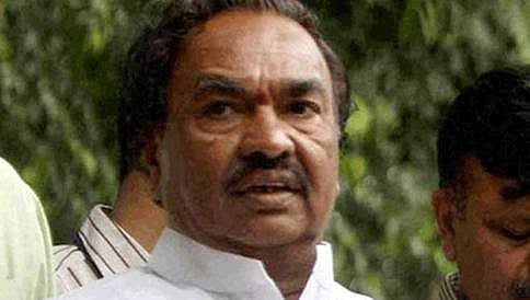 ರಾಯಣ್ಣ ಬ್ರಿಗೇಟ್ ಜಟಾಪಟಿ: ಬರ ಅಧ್ಯಯನ ಪ್ರವಾಸ ತಂಡದಿಂದ ಈಶ್ವರಪ್ಪ ಔಟ್