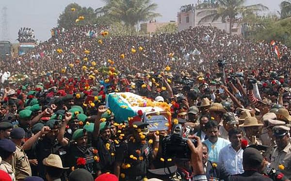 ಬೆಟದೂರು ವೀರ ಯೋಧ ಹನುಮಂತಪ್ಪಗೆ ಭಾವಪೂರ್ಣ ವಿದಾಯ<br><a href=