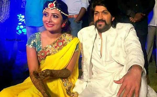 ಯಶ್-ರಾಧಿಕಾ ಮದುವೆ: ಮೆಹೆಂದಿ ಕಾರ್ಯಕ್ರಮದ ಚಿತ್ರಗಳು<br><a href=