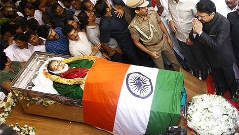 ಜಯಾ ಯುಗಾಂತ್ಯ: ಕೊಯಮತ್ತೂರಿನಲ್ಲಿ ಮೂವರು ಸಾವು, ಇಬ್ಬರು ಆತ್ಮಹತ್ಯೆಗೆ ಯತ್ನ