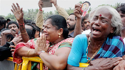 ಜಯಲಲಿತಾ ನಿಧನ: ಅಘಾತಕ್ಕೊಳಗಾಗಿ ಸಾವನ್ನಪ್ಪಿದವರ ಸಂಖ್ಯೆ 77ಕ್ಕೆ ಏರಿಕೆ!