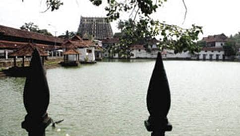ಚೂಡಿದಾರ್ ಧರಿಸಿದ ಮಹಿಳೆಯರಿಗೆ ಕೇರಳದ ಪದ್ಮನಾಭಸ್ವಾಮಿ ದೇವಸ್ಥಾನಕ್ಕೆ ಪ್ರವೇಶ ಇಲ್ಲ