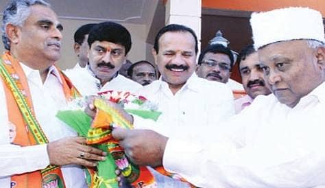 ಕಾಂಗ್ರೆಸ್ ನ ಬಿಸೆಗೌಡ ಬಿಜೆಪಿ ತೆಕ್ಕೆಗೆ