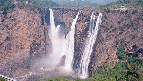 ಬಣಗುಡುತ್ತಿದ್ದ ಜೋಗಕ್ಕೆ ಬಿರು ಬೇಸಿಗೆಯಲ್ಲೂ ಜೀವಕಳೆ!