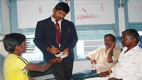 ಶೀಘ್ರದಲ್ಲಿ ರೈಲಲ್ಲಿ ಟಿಕೆಟ್ ಕಂಡಕ್ಟರ್ ಸೇವೆ..?