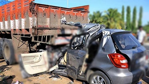 ಮೈಸೂರು-ಹುಣಸೂರು ರಸ್ತೆಯಲ್ಲಿ ಭೀಕರ ಅಪಘಾತ: ಇಬ್ಬರು ಸಾವು