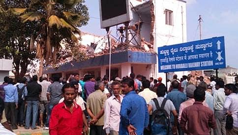 ಹುಬ್ಬಳ್ಳಿ ರೇಲ್ವೆ ನಿಲ್ದಾಣದ ಪಾರ್ಸಲ್ ಕಚೇರಿ ಕುಸಿತ: ರಕ್ಷಿಸಲ್ಪಟ್ಟ ಆರು ಜನರಲ್ಲಿ ನಾಲ್ವರು ಸಾವು