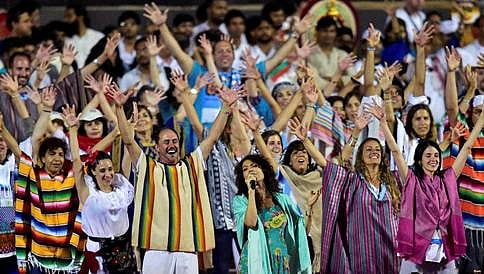 ಆರ್ಟ್ ಆಫ್ ಲಿವಿಂಗ್ ನ ಉತ್ಸವದಲ್ಲಿ ಸಂಭ್ರಮಿಸಿದ ಪಾಕ್ ನ 80 ಕಲಾವಿದರು