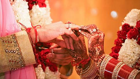 ಐಟಂ ಸಾಂಗ್ ಗೆ ಡ್ಯಾನ್ಸ್ ಮಾಡುವಂತೆ ವಧುವಿಗೆ ಒತ್ತಾಯ: ಪೊಲೀಸರ ಅತಿಥಿಯಾದ ವರ