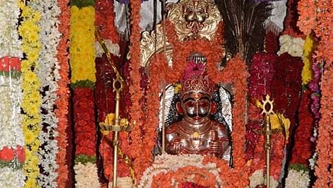 ಈ ದೇವರಿಗೆ ಮದ್ಯ, ಸಿಗರೇಟು, ಮಾಂಸದ ನೈವೇದ್ಯ!