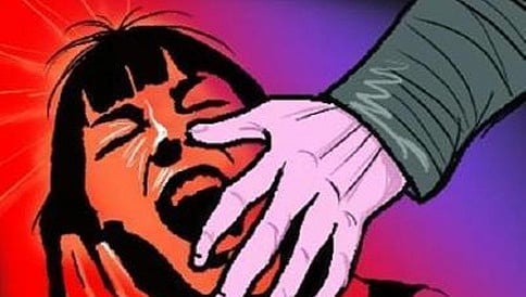 ತಂದೆಯಿಂದಲೇ  ಅತ್ಯಾಚಾರ: ಸಾಕ್ಷಿ ಕೇಳಿದ ಪೊಲೀಸರಿಗೆ ವಿಡಿಯೋ ತಂದುಕೊಟ್ಟ ದಿಟ್ಟೆ