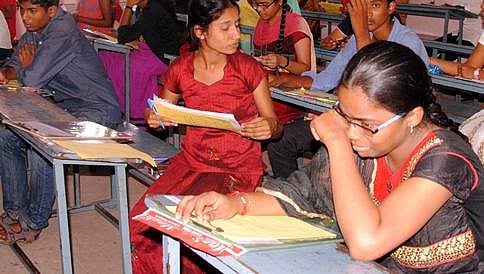 ಮನೆಯಲ್ಲಿ ಅಮ್ಮನ ಶವವಿರಿಸಿ ಪರೀಕ್ಷೆ ಬರೆದ ದಿಟ್ಟ ಬಾಲಕಿ