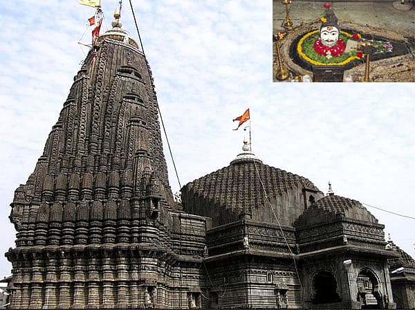 <b>ತ್ರ್ಯಂಬಕೇಶ್ವರ</b><br>ಮಹಾರಾಷ್ಟ್ರದ ನಾಶಿಕ್ ಜಿಲ್ಲೆಯ ತ್ರಿಂಬಕ್ ಪಟ್ಟಣದಲ್ಲಿರುವ ತ್ರ್ಯಂಬಕೇಶ್ವರವು ದೇವಾಲಯ 12 ಜ್ಯೋತಿರ್ಲಿಂಗಗಳಲ್ಲಿ ಒಂದು.<br>