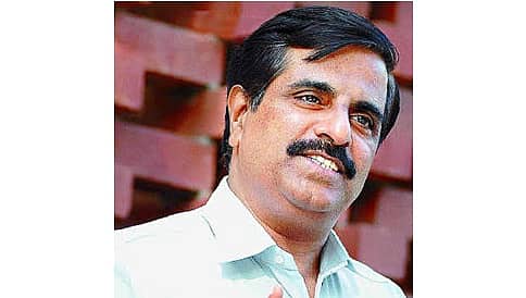 ಕನ್ನಡ ಸಾಹಿತ್ಯ ಪರಿಷತ್ ನ ರಾಜ್ಯಾಧ್ಯಕ್ಷರಾಗಿ ಮನುಬಳಿಗಾರ್ ಅಧಿಕಾರ ಸ್ವೀಕಾರ