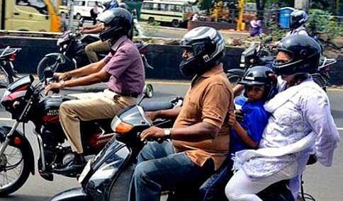 ಕೇರಳದಲ್ಲಿ ದ್ವಿಚಕ್ರ ವಾಹನ ಖರೀದಿಸಿದವರಿಗೆ ಹೆಲ್ಮೆಟ್ ಮತ್ತು ಇತರ ಉಪಕರಣಗಳು ಉಚಿತ