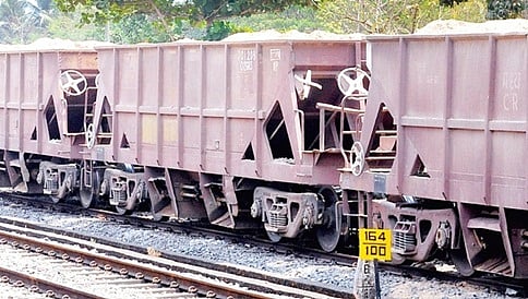 ಮಂಗಳೂರಿನಿಂದ ರೈಲಿನಲ್ಲೇ ಮರಳು ಕಳ್ಳಸಾಗಣೆ!