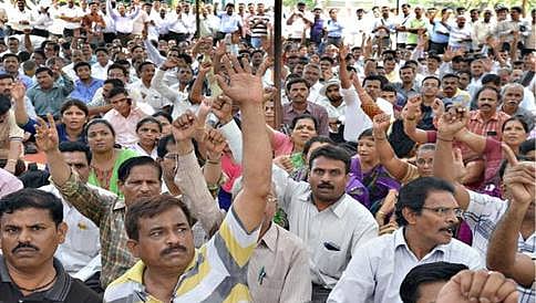 ಸರ್ಕಾರ ಮತ್ತು ಉಪನ್ಯಾಸಕರ ನಡುವೆ ನಿಲ್ಲದ ಸಂಘರ್ಷ