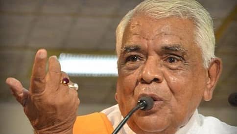 ಮಹಿಳೆ ಜೊತೆ  ಮಧ್ಯ ಪ್ರದೇಶ ಗೃಹ ಸಚಿವರ ಅನುಚಿತ ವರ್ತನೆ ? ವೈರಲ್ ಆಯ್ತು ವಿಡಿಯೋ