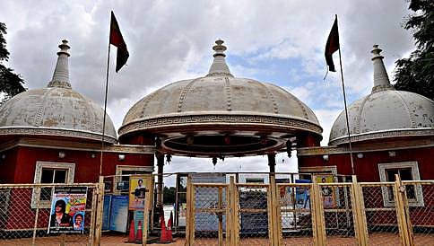 ಡಾ.ರಾಜ್‌ಕುಮಾರ್ ದೋಣಿ ವಿಹಾರ ಕೇಂದ್ರ ಲುಂಬಿನಿಯಲ್ಲಿ ಚುಂಬನಕ್ಕೆ ಬ್ರೇಕ್
