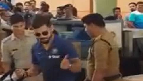 ಧೋನಿ-ಕೊಹ್ಲಿ ನಿಮ್ಮ ಬಗ್ಗೆ ಹೆಮ್ಮೆ ಇದೆ ಎಂದು ಕೂಗಿದ ಅಭಿಮಾನಿಗಳು