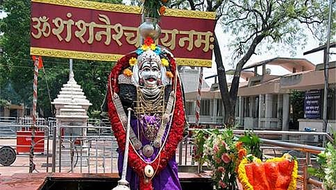4 ಶತಮಾನಗಳ ಸಂಪ್ರದಾಯಕ್ಕೆ ಬ್ರೇಕ್ : ಮಹಿಳೆಯರಿಗೆ ಶನಿ ಸಿಂಗಣಾಪುರ ಗರ್ಭಗುಡಿ ಪ್ರವೇಶಕ್ಕೆ ಅವಕಾಶ