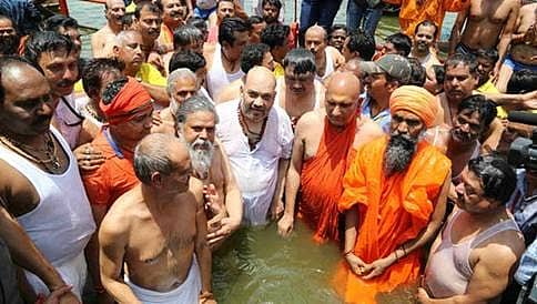 ಉಜ್ಜಯಿನಿ ಕುಂಭಮೇಳದಲ್ಲಿ ದಲಿತ ಸಾಧುಗಳೊಂದಿಗೆ ಅಮಿತ್ ಶಾ ಪವಿತ್ರ ಸ್ನಾನ