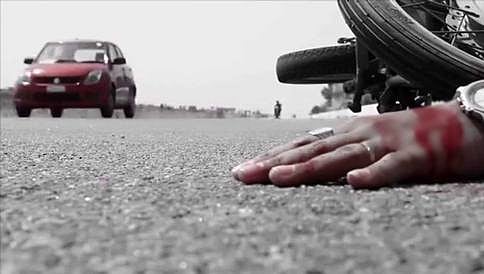 ಚಿಕ್ಕಬಳ್ಳಾಪುರ: ಬೈಕ್ಗೆ ಶಾಲಾ ಬಸ್ ಡಿಕ್ಕಿ; ಒಂದೇ ಬೈಕ್ನಲ್ಲಿ ತೆರಳುತ್ತಿದ್ದ 2 ಮಕ್ಕಳು ಸೇರಿ ನಾಲ್ವರ ದುರ್ಮರಣ!