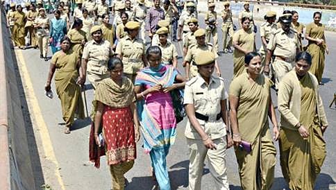 ಪೊಲೀಸರ ಸಾಮೂಹಿಕ ಪ್ರತಿಭಟನೆ: ಪ್ರತಿಭಟನೆಗೆ ಮಹಿಳಾ ಪೇದೆಗಳ ಬೆಂಬಲ