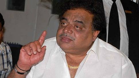 ಅಂಬಿ ರಾಜೀನಾಮೆ: ಸಾಮೂಹಿಕ ರಾಜೀನಾಮೆ ನೀಡಲು ಮತ್ತಷ್ಟು ಶಾಸಕರ ಬೆದರಿಕೆ