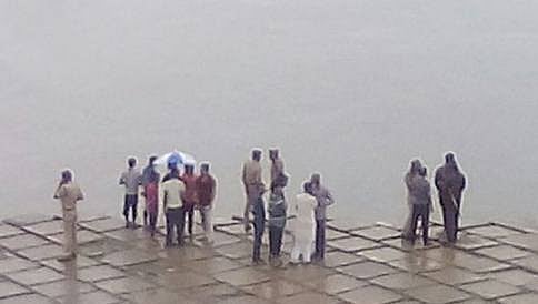 ಸೆಲ್ಫಿ ತೆಗೆದುಕೊಳ್ಳುವಾಗ ಗಂಗಾ ಬ್ಯಾರೆಜ್ಗೆ ಬಿದ್ದು 7 ವಿದ್ಯಾರ್ಥಿಗಳ ಸಾವು