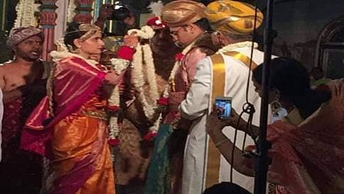 ಗೃಹಸ್ಥಾಶ್ರಮಕ್ಕೆ ಕಾಲಿಟ್ಟ ರಾಜವಂಶಸ್ಥ ಯದುವೀರ ಕೃಷ್ಣದತ್ತ ಚಾಮರಾಜ ಒಡೆಯರ್