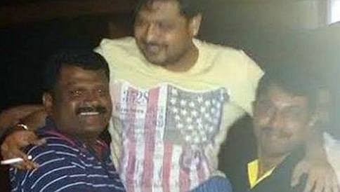 ಮಹದೇವಪ್ಪ ಪುತ್ರನನ್ನು ಹೆಗಲ ಮೇಲೆ ಹೊತ್ತು ಕುಣಿದಾಡಿದ ಅಧಿಕಾರಿಗಳ ಅಮಾನತು
