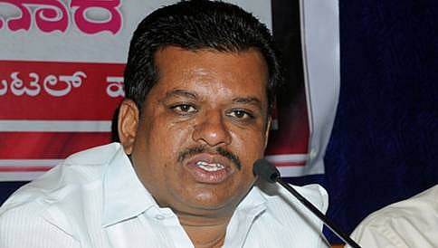 ರಾಜೀನಾಮೆ ಕೊಡು ಅಂತಾ ಹೇಳೋದಕ್ಕೆ ಅನುಪಮಾ ಶೆಣೈ ಯಾರು? ಪರಮೇಶ್ವರ್ ನಾಯ್ಕ್