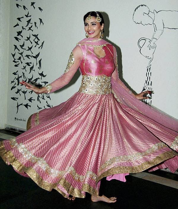 <b>ಬೇಗಂ ಜಾನ್...</b> ಮುಂಬೈನಲ್ಲಿ ನಡೆದ ಬೇಗಂ ಜಾನ್ ಚಿತ್ರದ ಪ್ರಚಾರ ಕಾರ್ಯಕ್ರಮದಲ್ಲಿ ಚಿತ್ರದ ನಟಿ ಡೈಸಿ ಶಾ ಅವರು ಕಾಣಿಸಿಕೊಂಡಿದ್ದು ಹೀಗೆ.