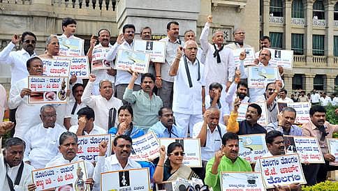 ಜಾರ್ಜ್ ರಾಜಿನಾಮೆ ಆಗ್ರಹಿಸಿ ಬಿಜೆಪಿ ಪ್ರತಿಭಟನೆ ತೀವ್ರ: ಪೂಜಾರಿ, ಕಾಗೋಡುಗೆ ಜೈ!