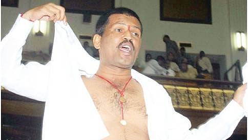 ಗೂಳಿಹಟ್ಟಿ ಶರ್ಟ್ ಬಿಚ್ಚಿದ್ದ ಪ್ರಕರಣ:  ಸದನದಲ್ಲಿ ಶಾಸಕರ ಪ್ರಬುದ್ಧ ವರ್ತನೆಗಾಗಿ ತರಬೇತಿ