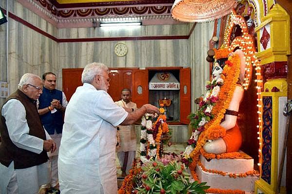 ಗೋರಕ್'ಪುರನಾಥನಿಗೆ ವಂದಿಸಿದ ನರೇಂದ್ರ ಮೋದಿ