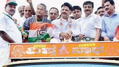 ಅಂಬರೀಷ್ ಬೆಂಬಲಗರಿಂದ ಡಿ.ಕೆ.ಶಿವಕುಮಾರ್ ವಿರುದ್ಧ ಪ್ರತಿಭಟನೆ