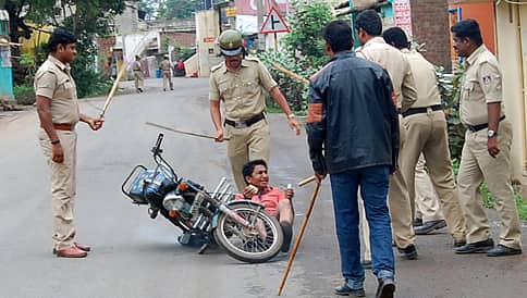 ಧಾರವಾಡ: ಯಮನೂರಿನಲ್ಲಿ ಗ್ರಾಮಸ್ಥರ ಪಾಲಿಗೆ ಪೊಲೀಸರೇ ಯಮ!
