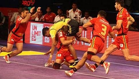 ಪ್ರೊ ಕಬಡ್ಡಿ: ಟೈಟಾನ್ಸ್ ಮಣಿಸಿದ ಬೆಂಗಳೂರು ಬುಲ್ಸ್ ತಂಡಕ್ಕೆ 3ನೇ ಗೆಲುವು