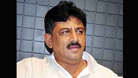 ಮಂಡ್ಯ: ಶಾಲಾ ಮಕ್ಕಳ ನೃತ್ಯವನ್ನು ಅರ್ಧಕ್ಕೆ ನಿಲ್ಲಿಸಿದ ಸಚಿವ ಡಿಕೆ ಶಿವಕುಮಾರ್