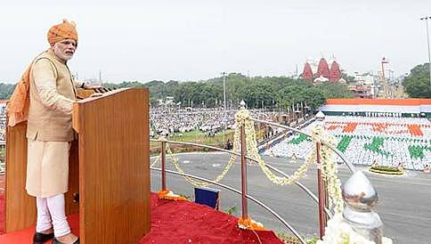 ರಾಷ್ಟ್ರದಾದ್ಯಂತ 70ನೇ ಸ್ವಾತಂತ್ರೋತ್ಸವ ಸಂಭ್ರಮ: ಕೆಂಪುಕೋಟೆ ಮೇಲೆ ಪ್ರಧಾನಿ ಮೋದಿ ಧ್ವಜಾರೋಹಣ