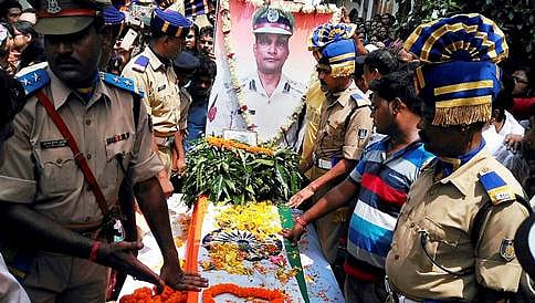 ಹುತಾತ್ಮರಾಗುವ ಕೆಲವೇ ನಿಮಿಷಗಳ ಮುನ್ನ ರಾಷ್ಟ್ರ ಧ್ವಜ ಹಾರಿಸಿದ್ದ ಕಮಾಂಡಂಟ್ ಪ್ರಮೋದ್ ಅಂತ್ಯಕ್ರಿಯೆ