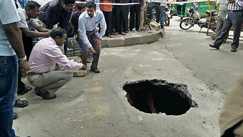 ಮೆಟ್ರೊ ಸುರಂಗ ಮಾರ್ಗದ ಬಳಿ ಭೂ ಕುಸಿತ: ಕೆಂಪೇಗೌಡ ರಸ್ತೆಯಲ್ಲಿ ಆತಂಕ