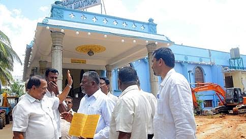 ಮದುವೆಗೂ ಕುತ್ತಾದ ಒತ್ತುವರಿ ತೆರವು ಕಾರ್ಯ; ಮದುವೆ ಛತ್ರಕ್ಕೆ ಕುಟುಂಬಸ್ಥರ ದೌಡು