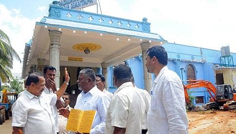 ಮದುವೆಗೂ ಕುತ್ತಾದ ಒತ್ತುವರಿ ತೆರವು ಕಾರ್ಯ; ಮದುವೆ ಛತ್ರಕ್ಕೆ ಕುಟುಂಬಸ್ಥರ ದೌಡು