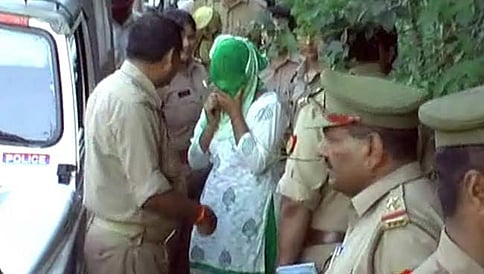 ಗನ್ ನಿಂದ ಬೆದರಿಸಿ ಹೆದ್ದಾರಿಯಲ್ಲಿ ಶಿಕ್ಷಕಿ ಮೇಲೆ ಸಾಮೂಹಿಕ ಅತ್ಯಾಚಾರ!