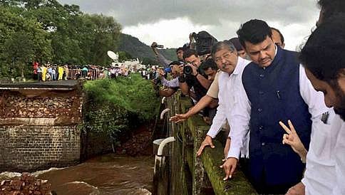 ಮುಂಬೈ-ಗೋವಾ ಹೆದ್ದಾರಿಯಲ್ಲಿ ಸೇತುವೆ ಕುಸಿತ: ಸಾವಿನ ಸಂಖ್ಯೆ 4ಕ್ಕೆ ಏರಿಕೆ